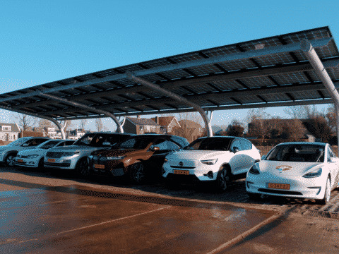 Zonnecarport met Solarwatt glas-glas zonnepanelen